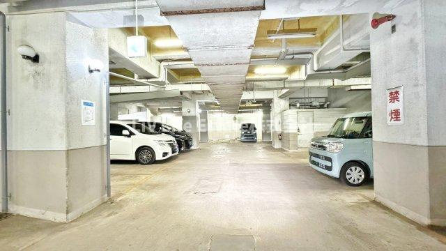 セルリアン・シティの駐車場