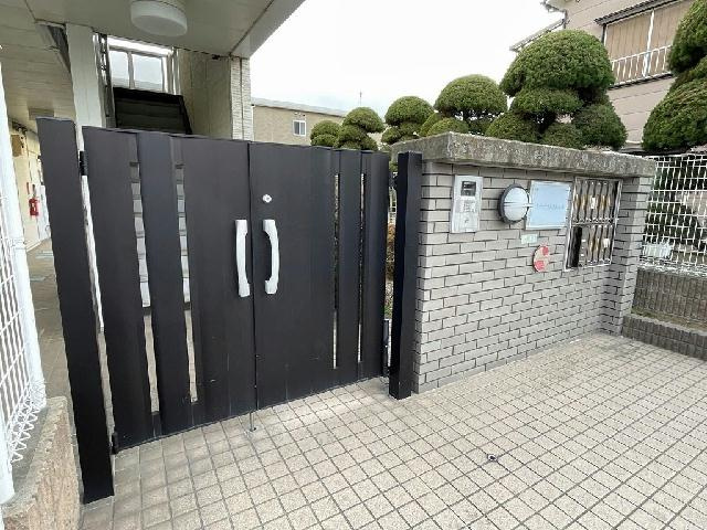 レオパレスリバーサイド西水元Ⅱのエントランス