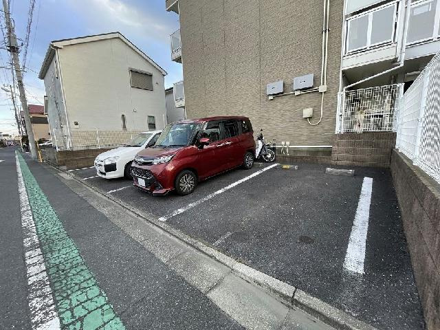 レオパレスリバーサイド西水元Ⅱの駐車場