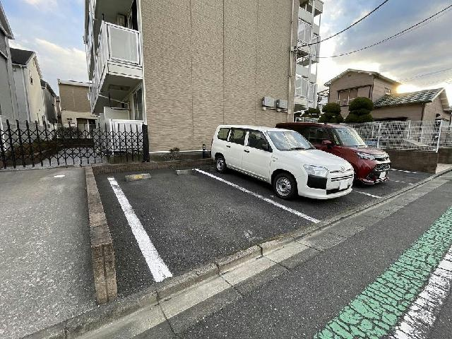 レオパレスリバーサイド西水元Ⅱの駐車場