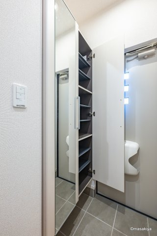 ファビオネスト駒沢の玄関
