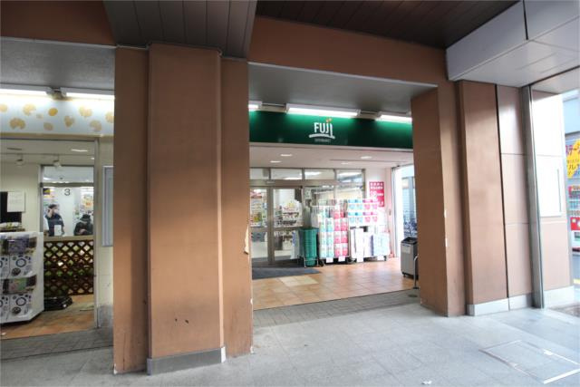 稲城市矢野口の賃貸マンションのエントランス
