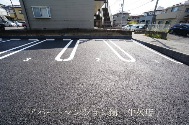 カーサ　セレーナの駐車場