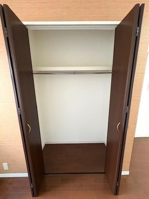 カーザ・レフィナーダⅢの収納|明るい洗面所です