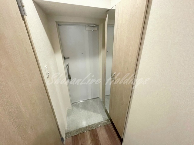 厚木市中町４丁目の賃貸マンションの玄関