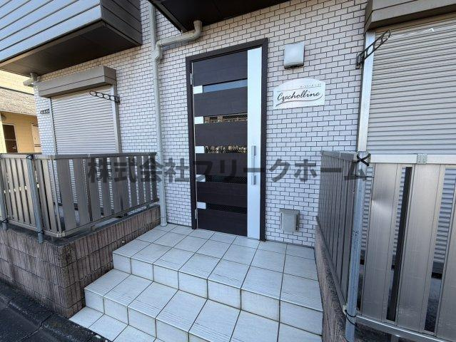 三鷹市牟礼５丁目の賃貸マンションのエントランス