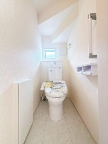【トイレ】 | 北群馬郡榛東村新井　新築住宅　 | 清潔感にあふれた空間と機能的な洗浄装置。毎日何度も使う場所だから快適に。便利に。