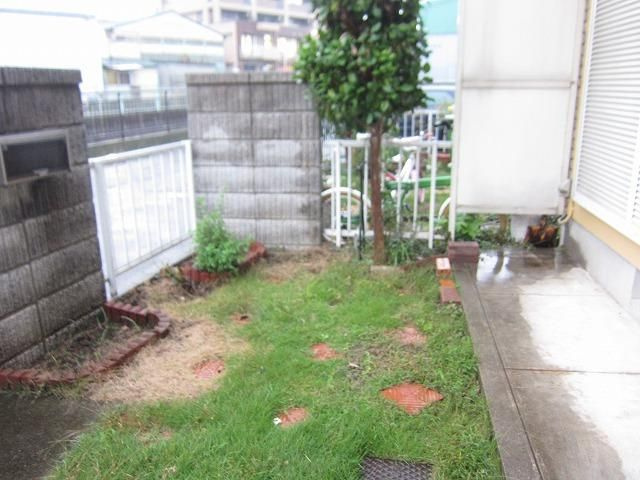 パラマウント矢上の庭