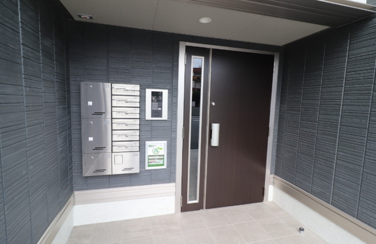 PREMILIFE新川のエントランス
