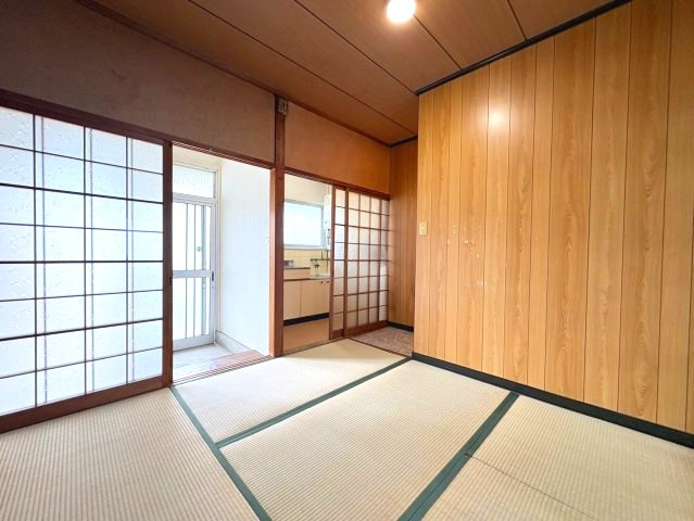 山中田アパートの内装