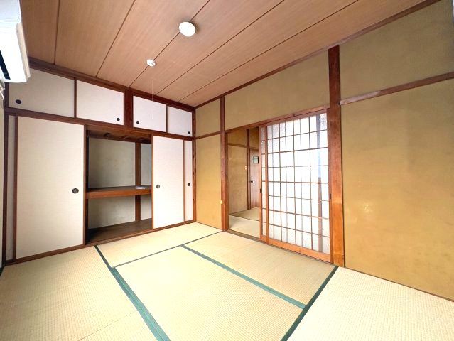 山中田アパートの子供部屋