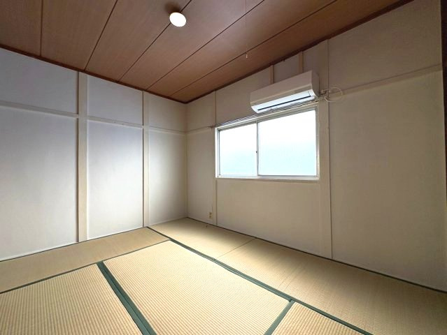 山中田アパートの居間・リビング