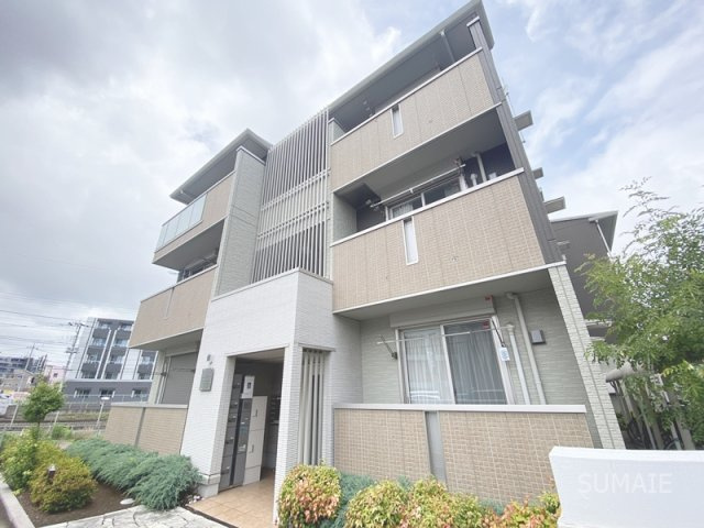 Casa  Comfort  Aの外観|3階建てアパート！