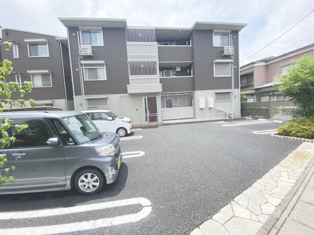 Casa  Comfort  Aの駐車場|敷地内駐車場！