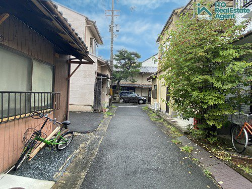 紫野南舟岡町 中古戸建の前面道路含む現地写真