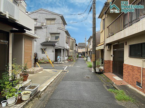 紫野南舟岡町 中古戸建の前面道路含む現地写真