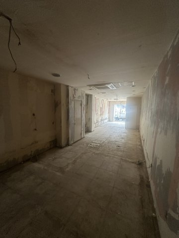 産友第一ビル　１F店舗のロビー|奥側からの視点