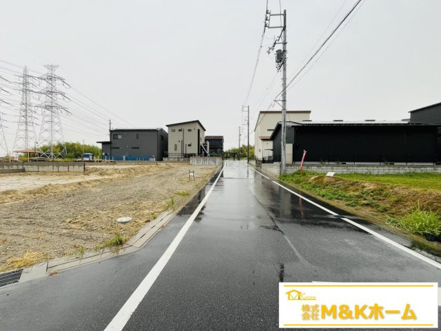 知多市新知字南新生　全6棟　D号棟の前面道路含む現地写真|R8.8.28撮影　前道6ｍ