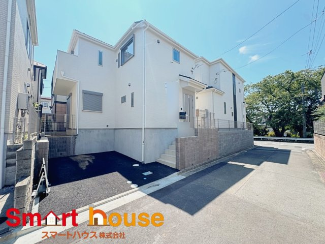 大和市福田第８０の前面道路含む現地写真|お住まいの前面道路が広いと駐車が楽になり、陽当たりも遮られないので明るく居心地の良いお家になります♪