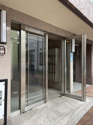 スカイコート本郷東大前壱番館のエントランス