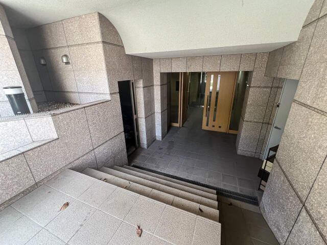 スカイコート市ヶ谷第５のエントランス