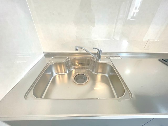京阪『淀』駅徒歩３分の駅近☆専用庭＆専用駐車場付２ＬＤＫ☆室内改装済み美室☆グローバル淀のキッチン|シンク