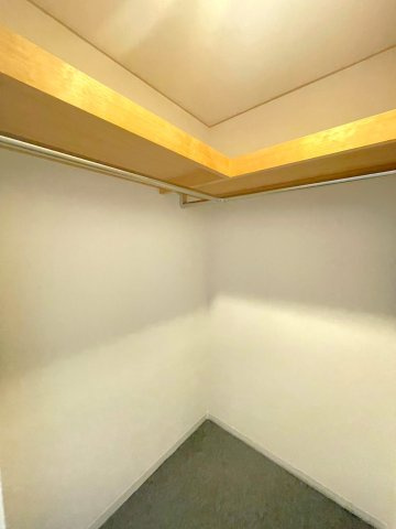 京阪『淀』駅徒歩３分の駅近☆専用庭＆専用駐車場付２ＬＤＫ☆室内改装済み美室☆グローバル淀の収納|ウォークインクローゼット