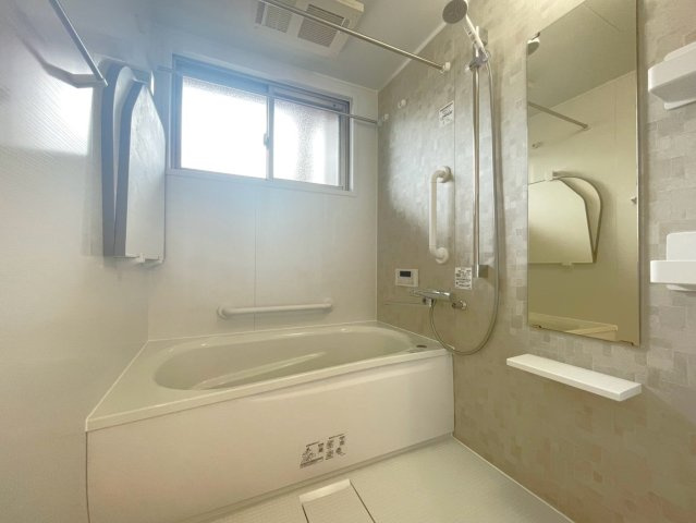 京阪『淀』駅徒歩３分の駅近☆専用庭＆専用駐車場付２ＬＤＫ☆室内改装済み美室☆グローバル淀の浴室|浴室