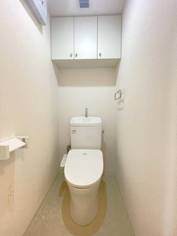 京阪『淀』駅徒歩３分の駅近☆専用庭＆専用駐車場付２ＬＤＫ☆室内改装済み美室☆グローバル淀のトイレ|トイレ