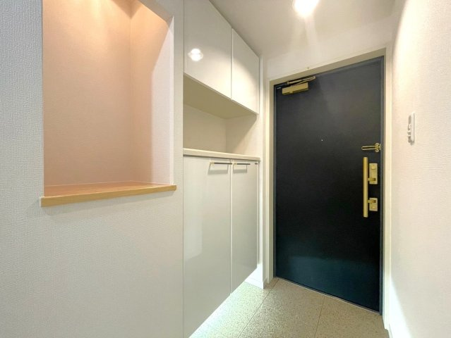 京阪『淀』駅徒歩３分の駅近☆専用庭＆専用駐車場付２ＬＤＫ☆室内改装済み美室☆グローバル淀の玄関|玄関