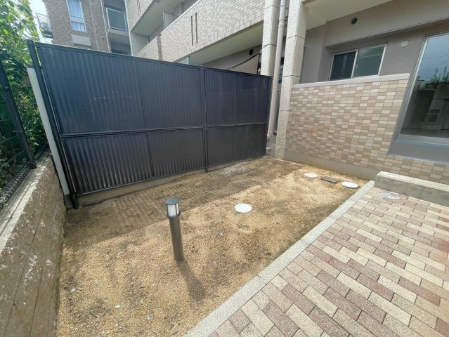 京阪『淀』駅徒歩３分の駅近☆専用庭＆専用駐車場付２ＬＤＫ☆室内改装済み美室☆グローバル淀の庭|専用庭