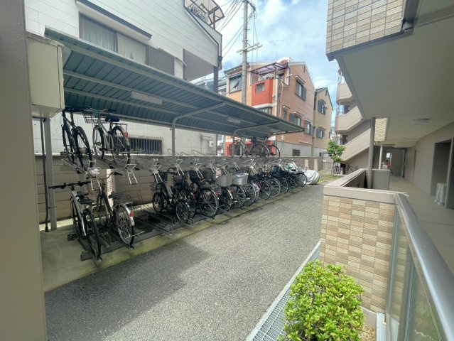京阪『淀』駅徒歩３分の駅近☆専用庭＆専用駐車場付２ＬＤＫ☆室内改装済み美室☆グローバル淀の駐輪場|駐輪場