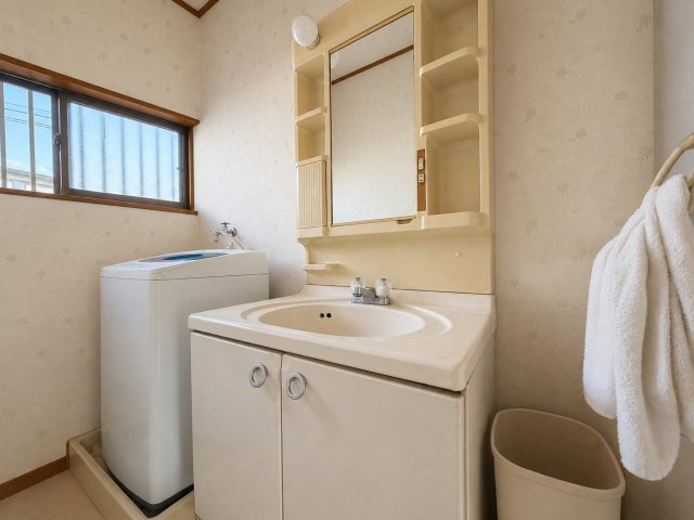 【独立洗面台】 | 熊谷市相上　中古戸建 | 1F　※一部AIによる加工を行っております