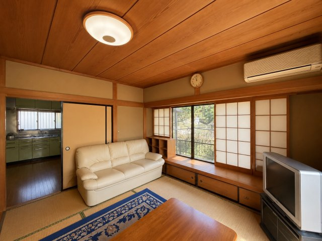 【居間・リビング】 | 熊谷市相上　中古戸建 | ※一部AIによる加工を行っております