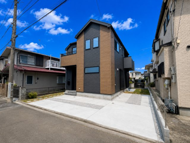 相模原市南区西大沼7期の駐車場|オシャレな外観は、人の目を引くだけではなく自慢したくなりますね！植木を置いたりアレンジは、自由です。自分の好みに仕上げましょう♪