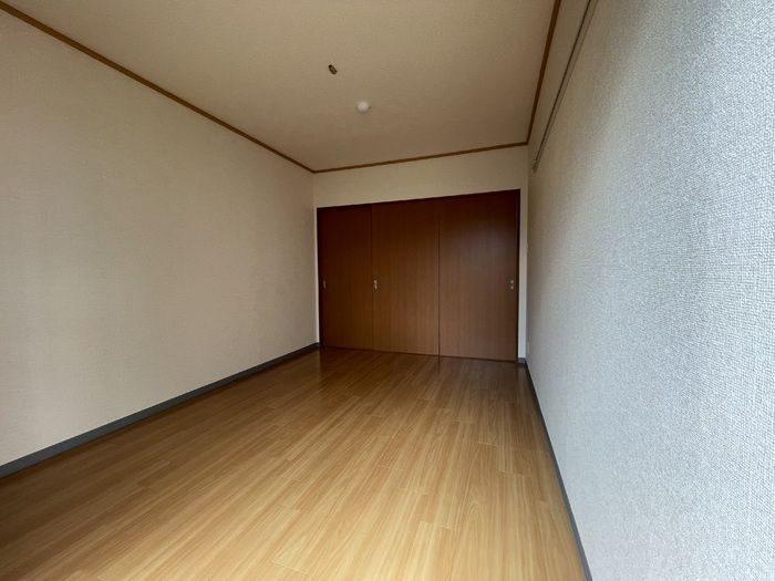 川崎市多摩区宿河原３丁目のアパートの洋室