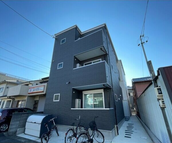 CRASTINE東味鋺3丁目の外観