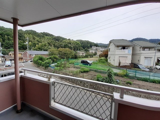マンション久保１号のバルコニー|バルコニーからの眺めを楽しみながら食事をしませんか