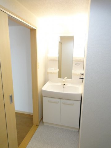 マンション久保１号の洗面所|コンパクトで使いやすい洗面所