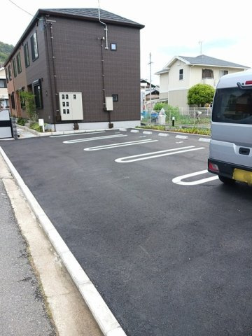 グランドール　コルソＡ棟の駐車場|カースペースがあります