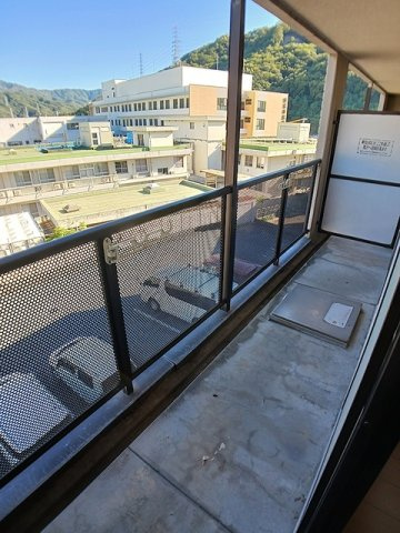 プルミエールＦ．Ｔのバルコニー|お洗濯にも便利なバルコニー付き