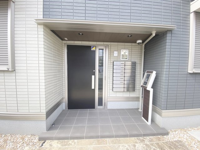GrandRaffiner宮原のエントランス|毎日通るエントランスはこのようになっています☆