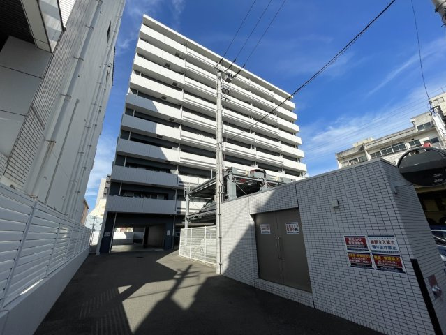 アルファライフ今治銀座Ⅱの外観|白を基調とした清潔感のある外観デザインで、周辺の街並みとも調和した落ち着いた佇まいが魅力です。