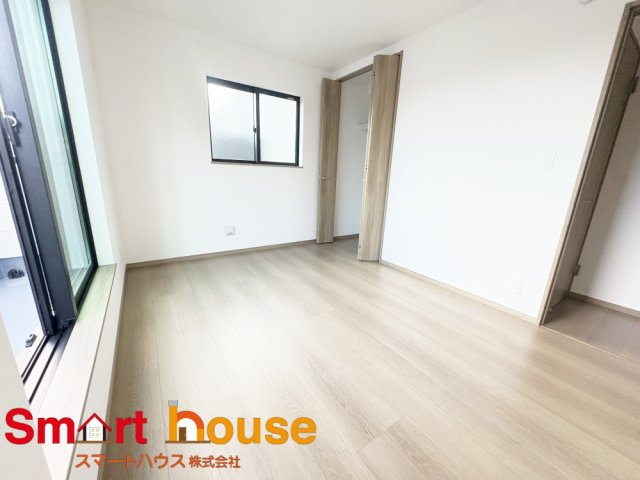 相模原市南区当麻全２棟の洋室|シンプルに仕上げてあります。暮らし心地を大きく左右する収納を適材適所に配置し使い勝手を考慮しました。
