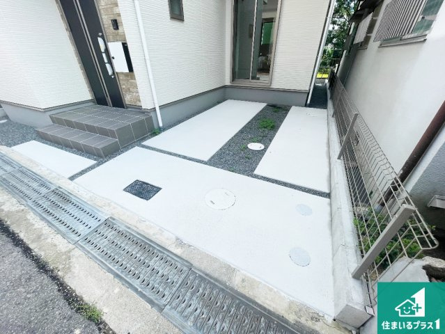 ■26日(土)27日(日)現地ご見学可能！　川西市笹部　限定1邸の駐車場|駐車スペース！散水栓があるので、こまめに愛車を洗えます！