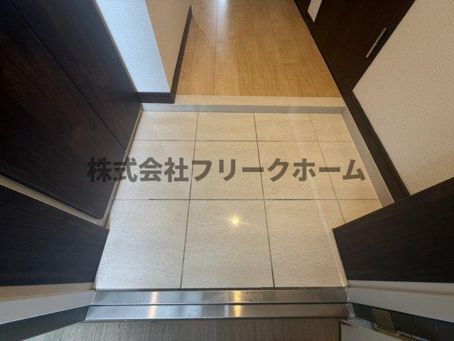 小金井市本町５丁目の賃貸マンションの玄関