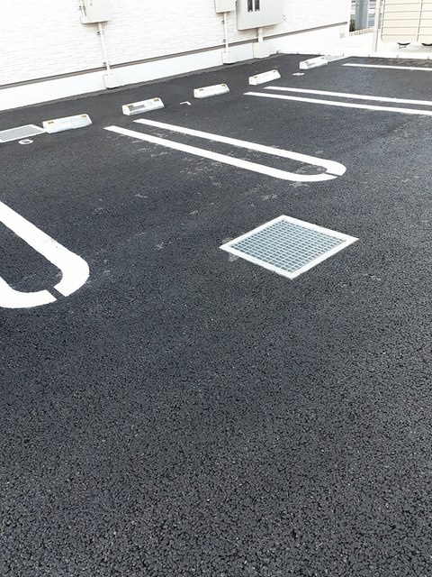 フラワー野火止Bの駐車場