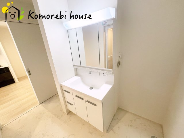 さいたま市大宮区上小町　13期　新築一戸建て　KEIAI GRACE　02の独立洗面台|独立洗面台あり、毎朝おしゃれに忙しい女性の方におすすめです