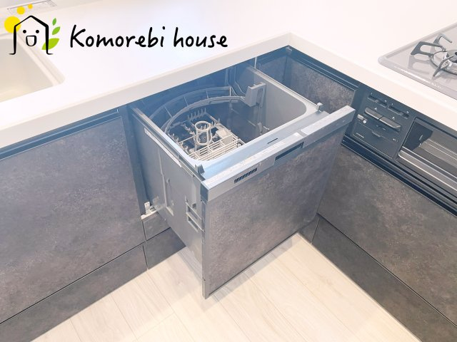 さいたま市大宮区上小町　13期　新築一戸建て　KEIAI GRACE　02のキッチン|コンパクトなキッチンで掃除もラクラク
