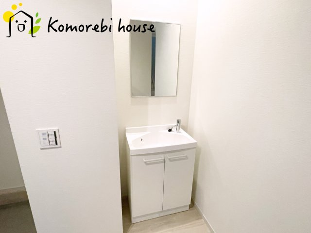 さいたま市大宮区上小町　13期　新築一戸建て　KEIAI GRACE　02の独立洗面台|独立洗面化粧台付き